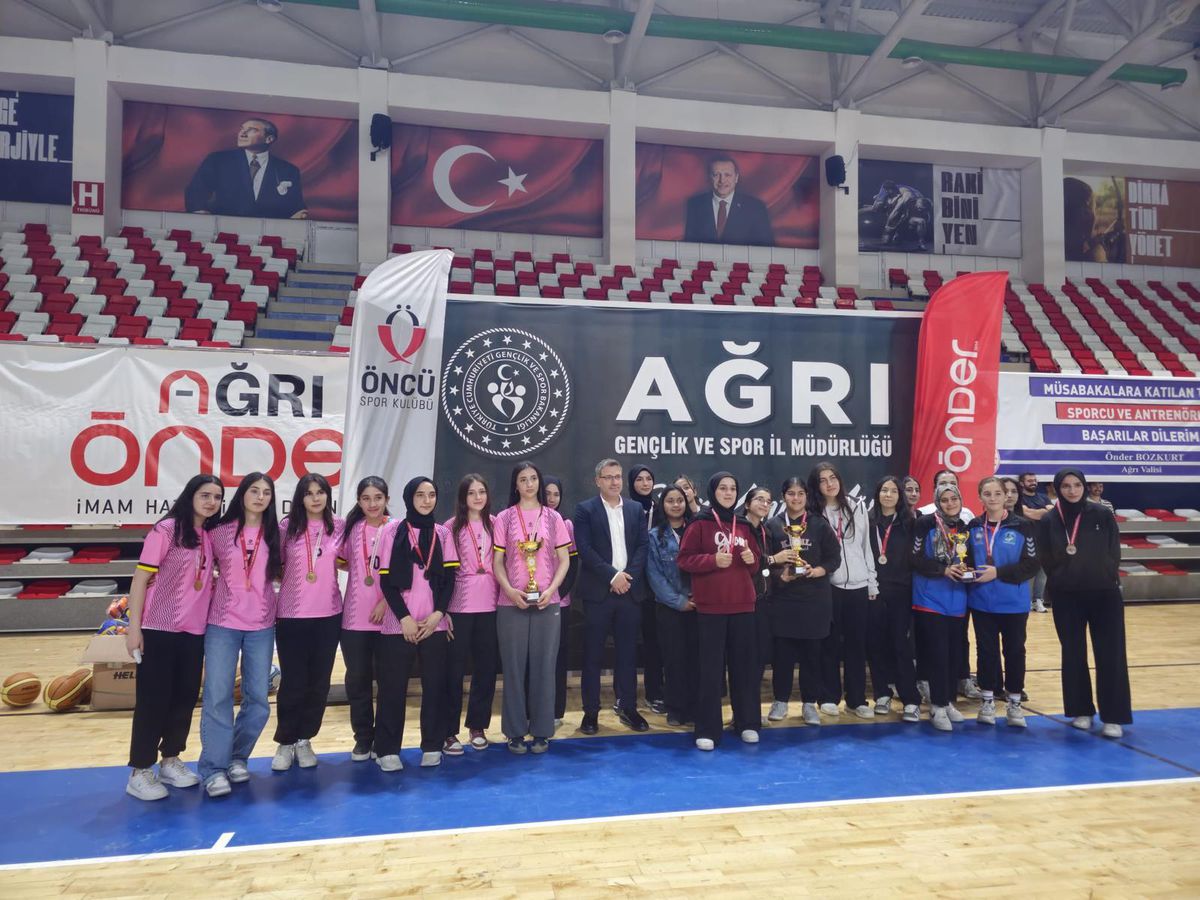 Ağrı'da İmam Hatip Spor Oyunları ödül töreni düzenlendi