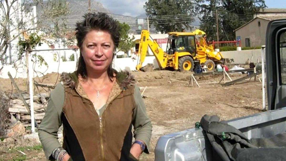 Kıbrıslı barış aktivisti ve gazeteci Sevgül Uludağ 67 yaşında hayatını kaybetti