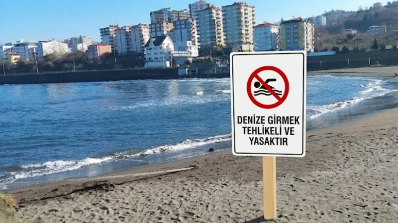 Karadeniz'de 4 ilde denize girmek yasaklandı: Valiliklerden peş peşe uyarı