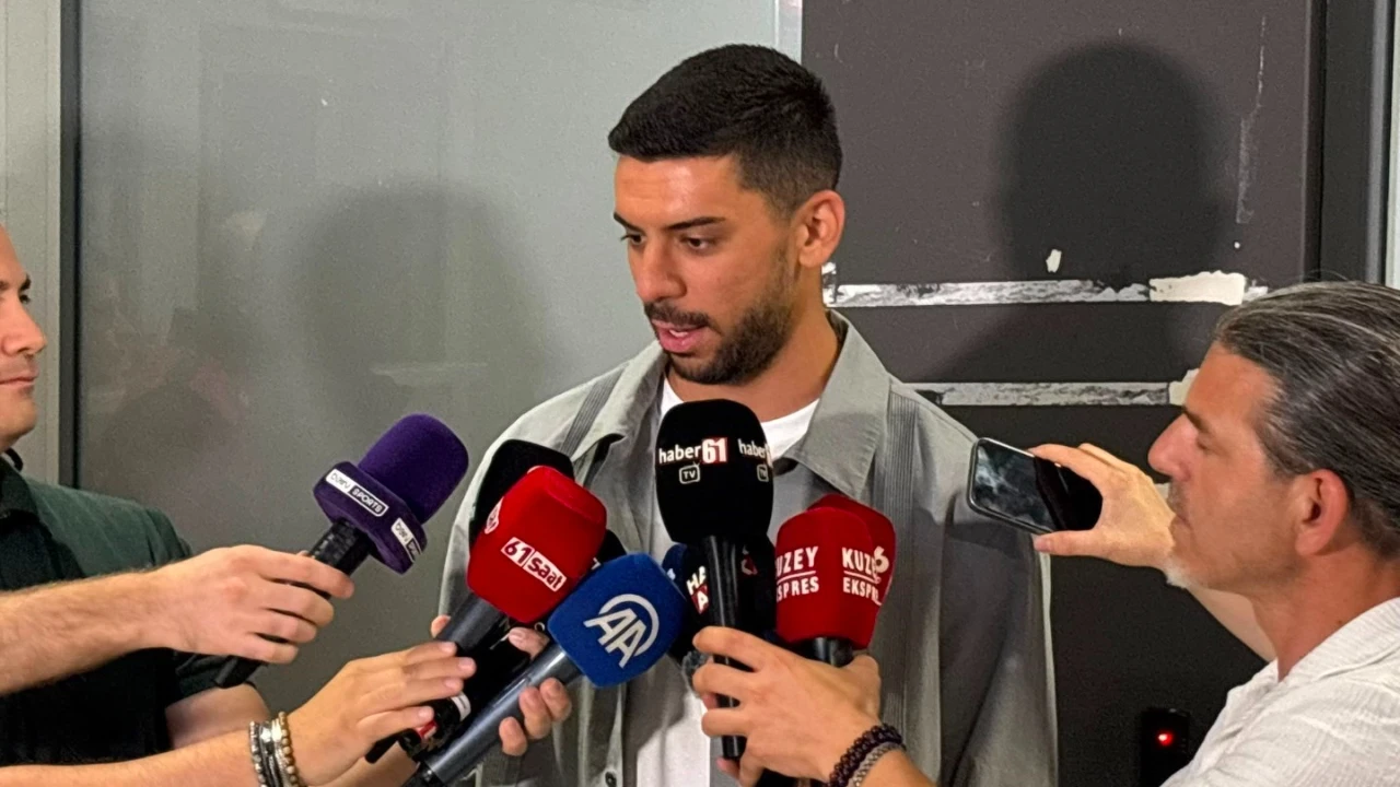 Yeni transfer Cenk Özkaçar: 'Eşim Trabzon'a aşık'