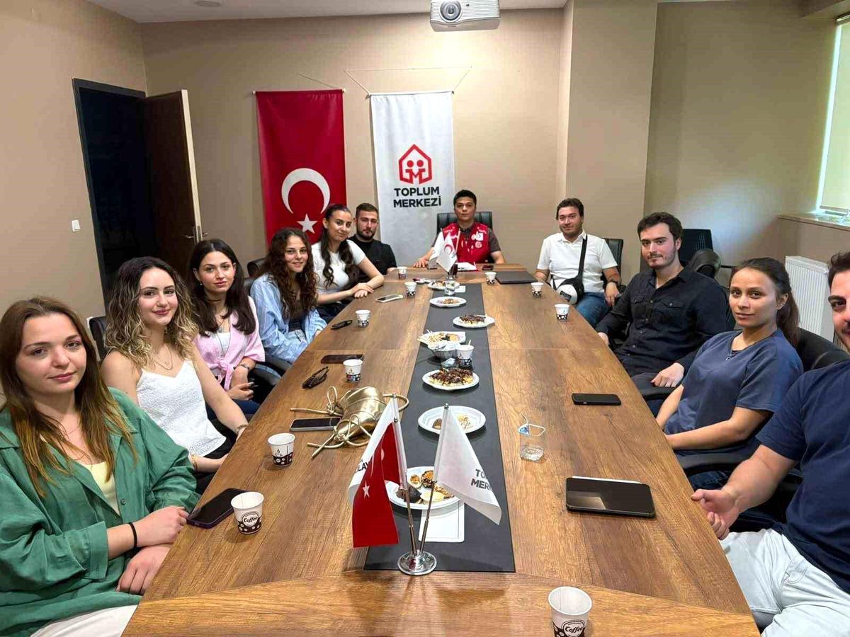 Genç Kızılay'da bayrak değişimi