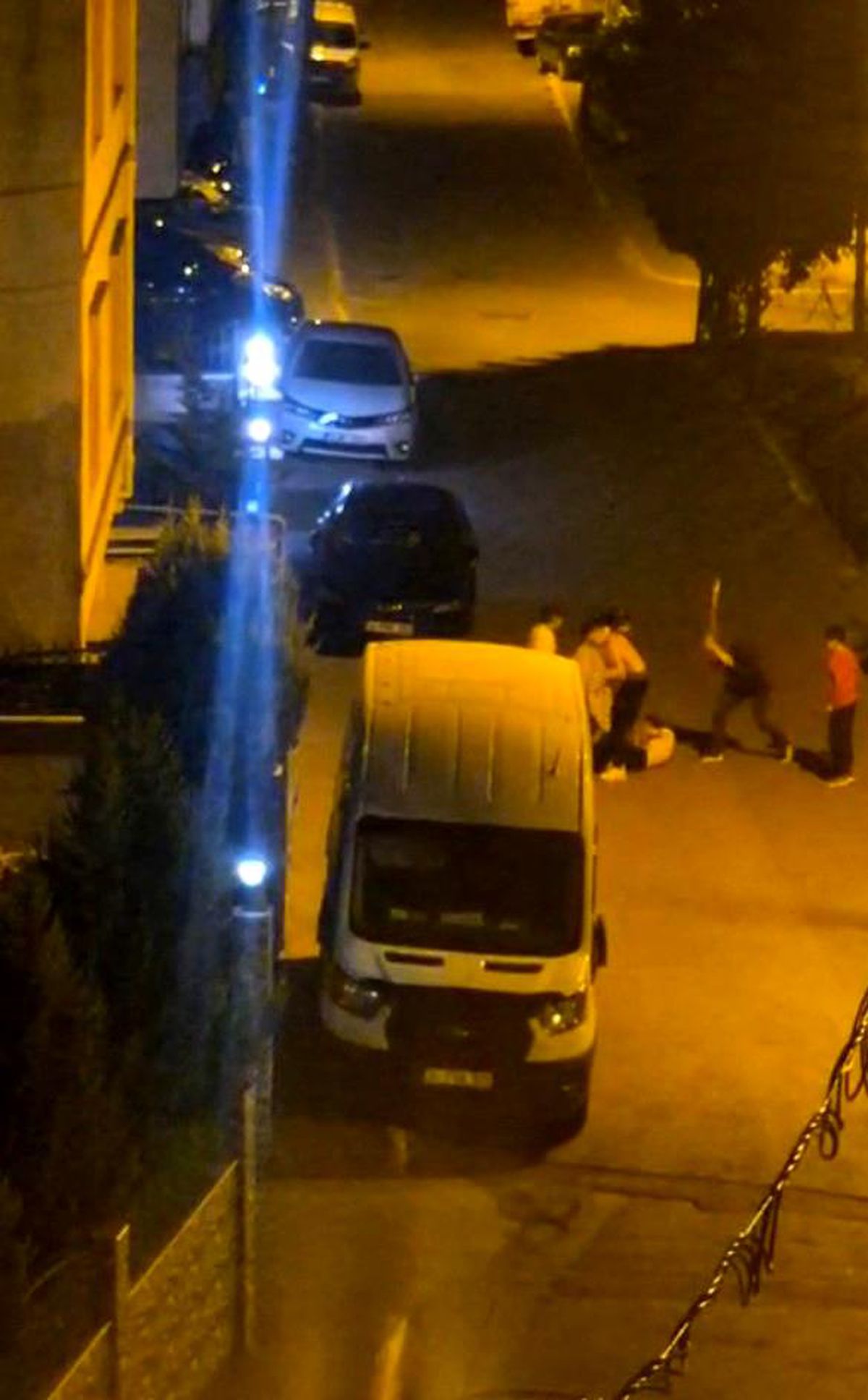 Pendik'te yabancı uyruklu şahıslar arasında kavga kamerada