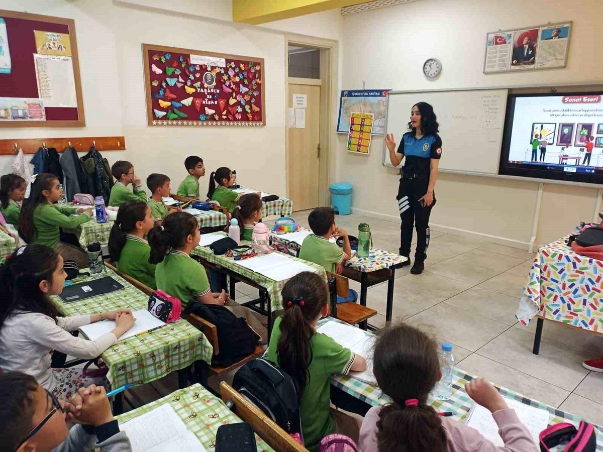 Erzincan'da polis ekipleri 285 öğrenciye güvenlik eğitimi verdi