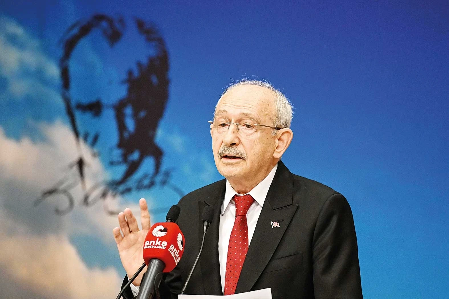 CHP’de 7 görevden alma, 3 ihraç