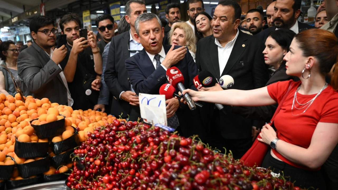 Özgür Özel: Allah'a şükür partinin başında sokağa çıkabilen bir genel başkan var