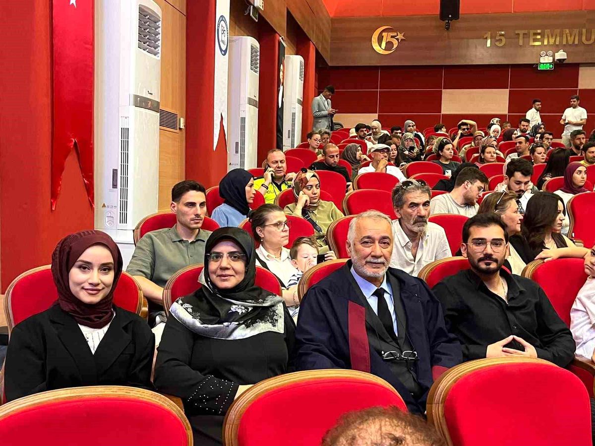 Karabük Üniversitesi'nde örnek başarı hikayesi: Baba ve kızı aynı gün diploma aldı
