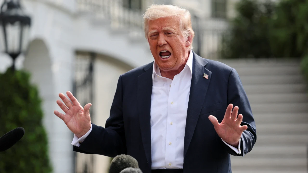 Trump'ı övmeye doyamayan kitap: 'Bugüne kadar yaşamış en güçlü kişi'