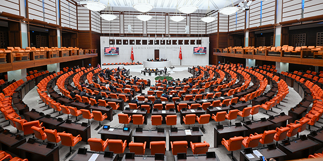 Meclis mesaiye devam ediyor: 1 Temmuz tatili iptal edildi, gündem yoğun!