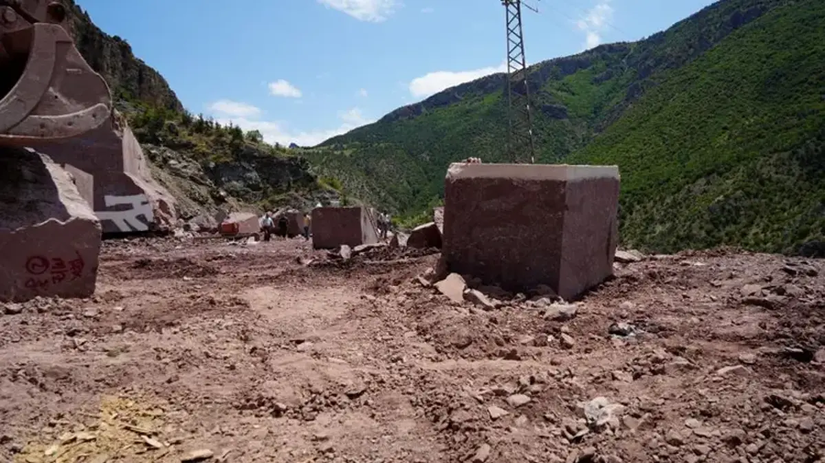 Gümüşhane'de çıkarılıyor, Türkiye'de çok az bulunuyor! Çin, Hindistan ve İtalya'dan sipariş yağıyor