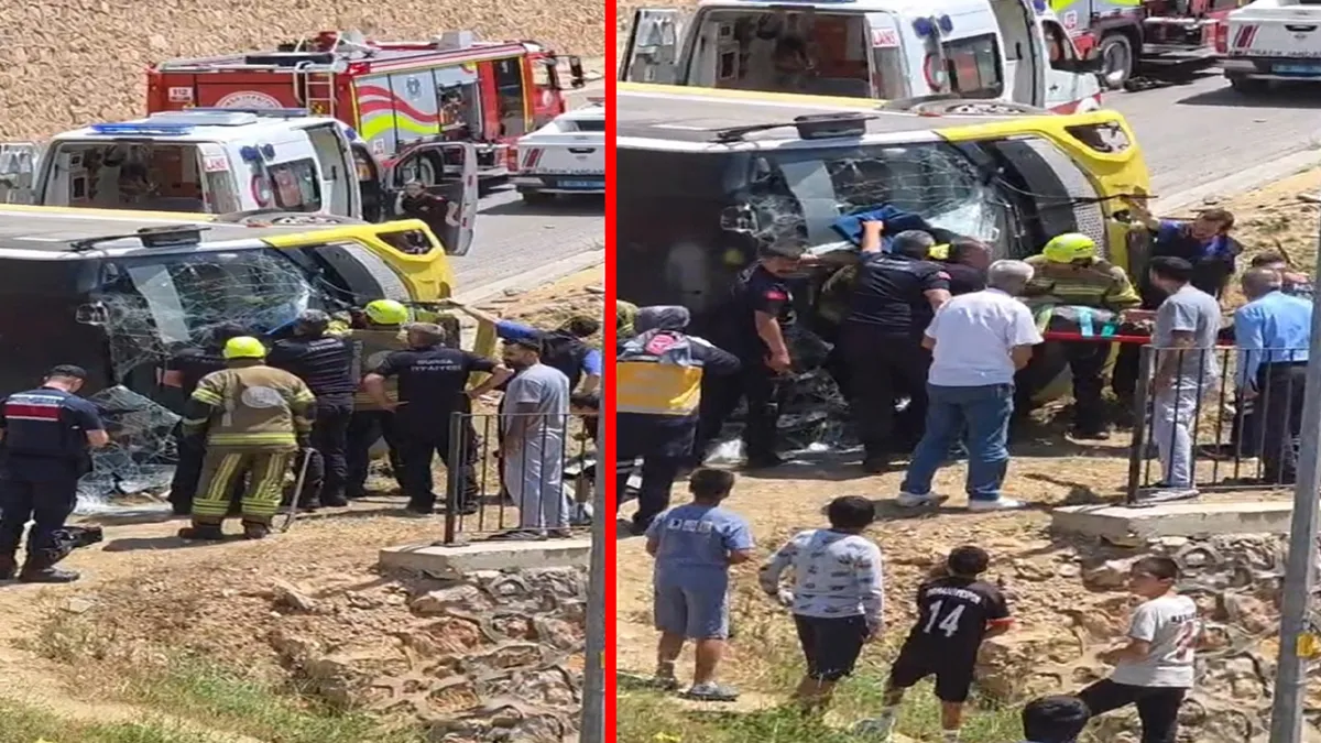 Bursa'da kaza: Çocuğa çarpmamak için şoförünün manevra yaptığı özel halk otobüsü devrildi!