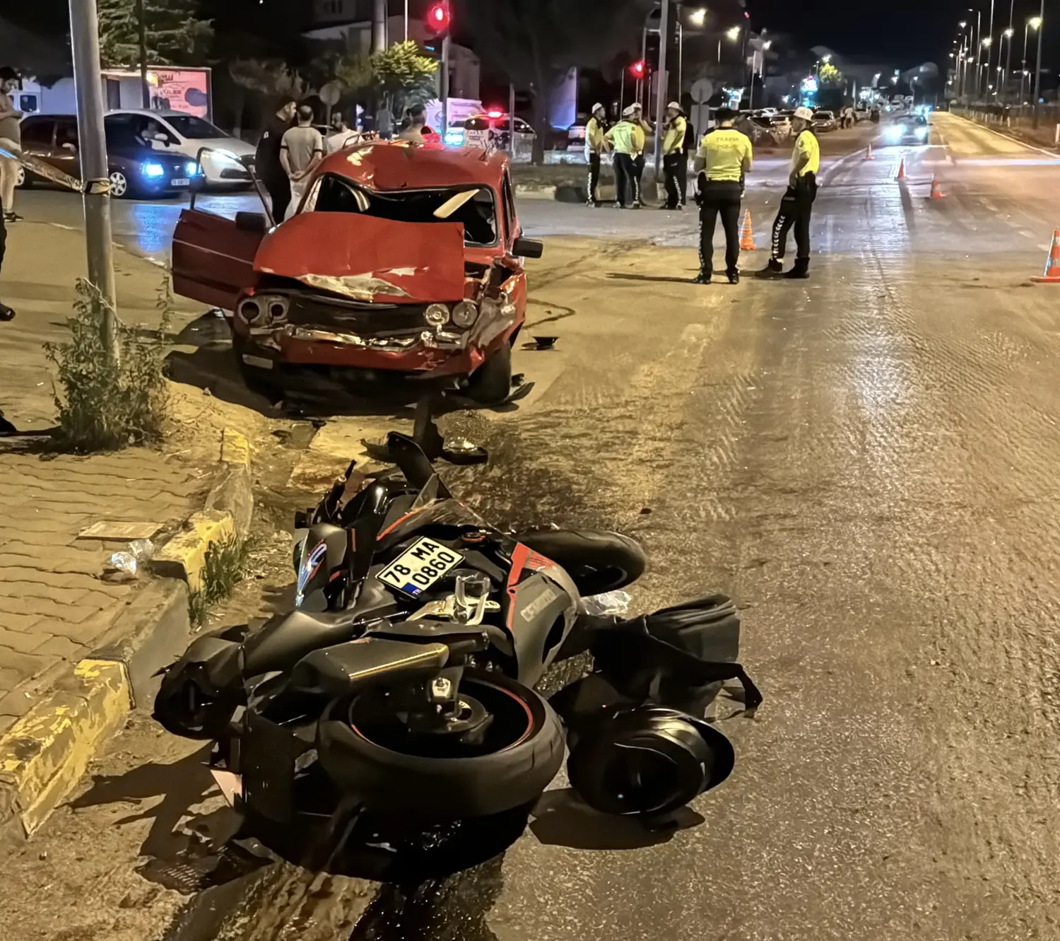 Karabük'te otomobille çarpışan motosikletin sürücüsü ağır yaralandı