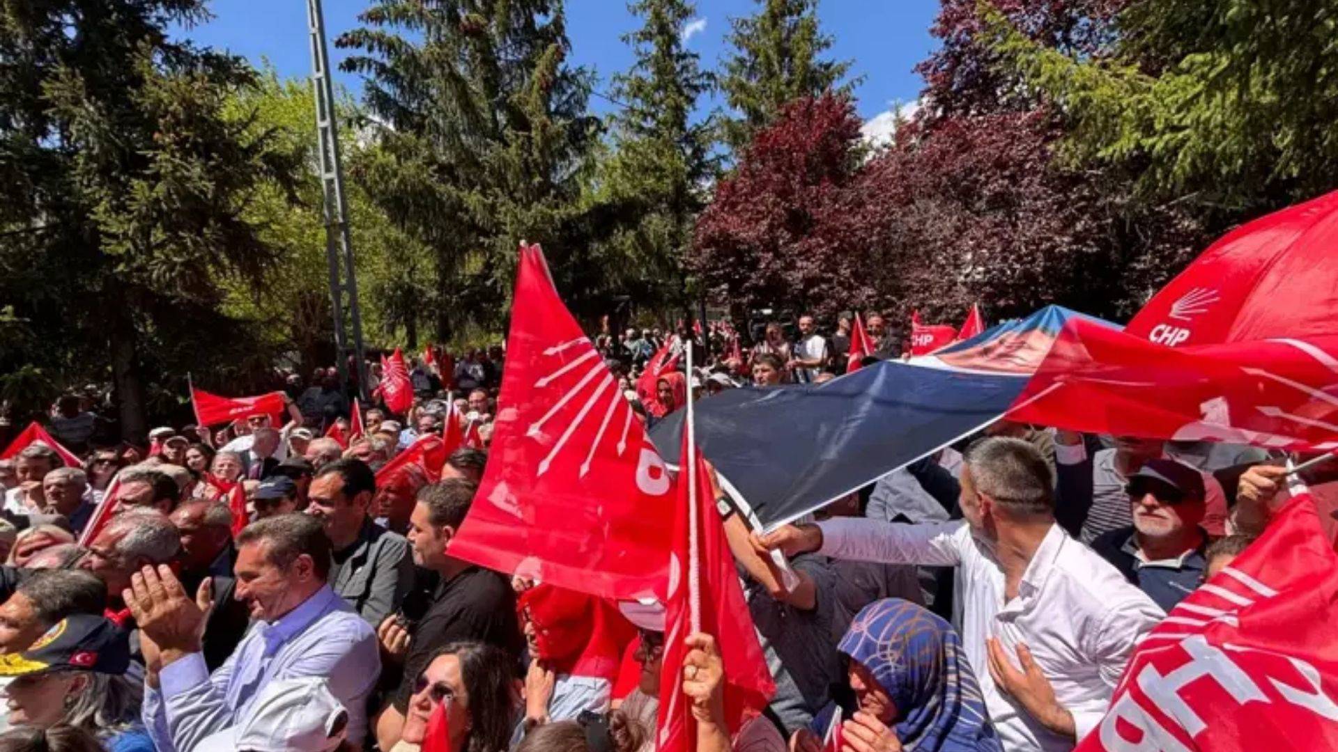 Özgür Özel seçim turlarına devam ediyor