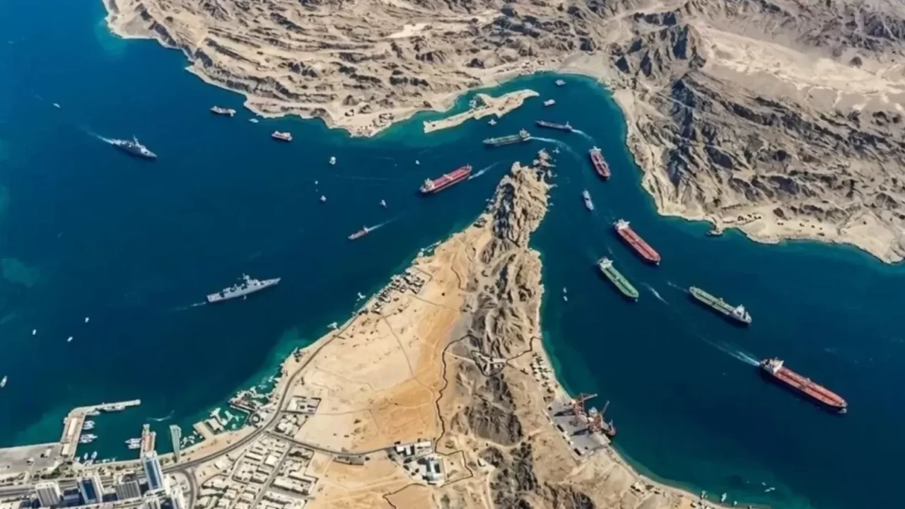 İran petrolü ABD ablukasını aştı: 3 tanker Hürmüz’den ayrıldı