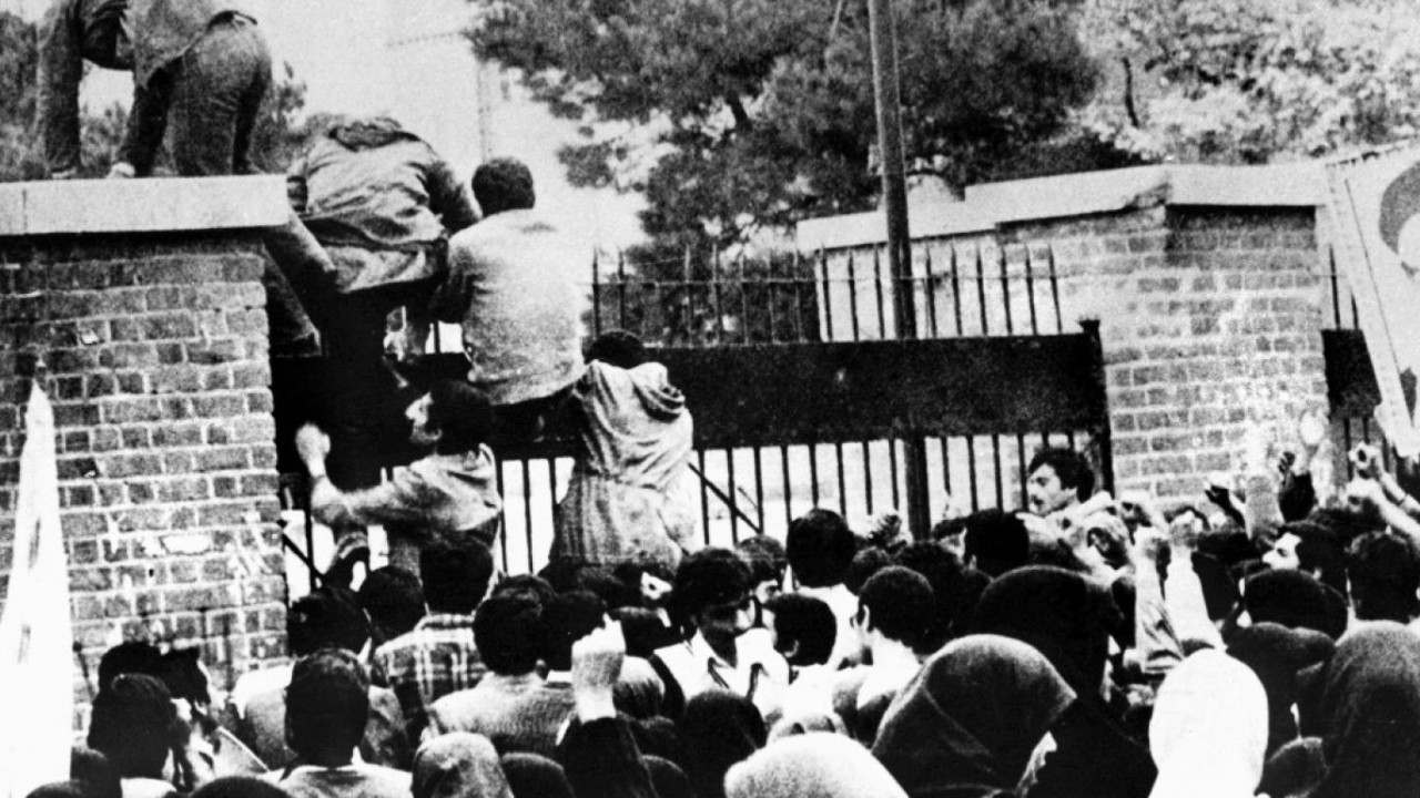 Bir dönemin en gizemli binası! Aydınlık İran'da devrimde ele geçirilen ABD büyükelçilik binasını görüntüledi