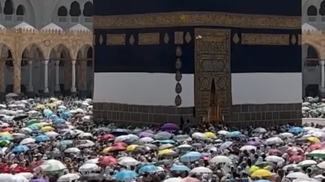 Mescid-i Haram’da veda tavafı