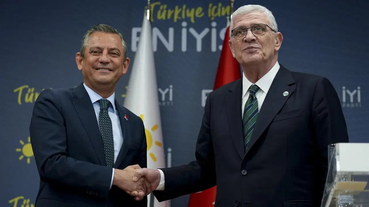 Müsavat Dervişoğlu'ndan Özgür Özel'e 'tebrik' mesajı