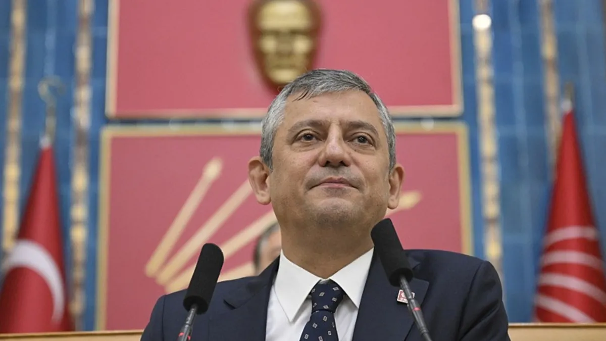 Özgür Özel CHP'den istifa etti: Yanında 90 vekili de götürdü! Partinin ismi Yeni Parti oldu
