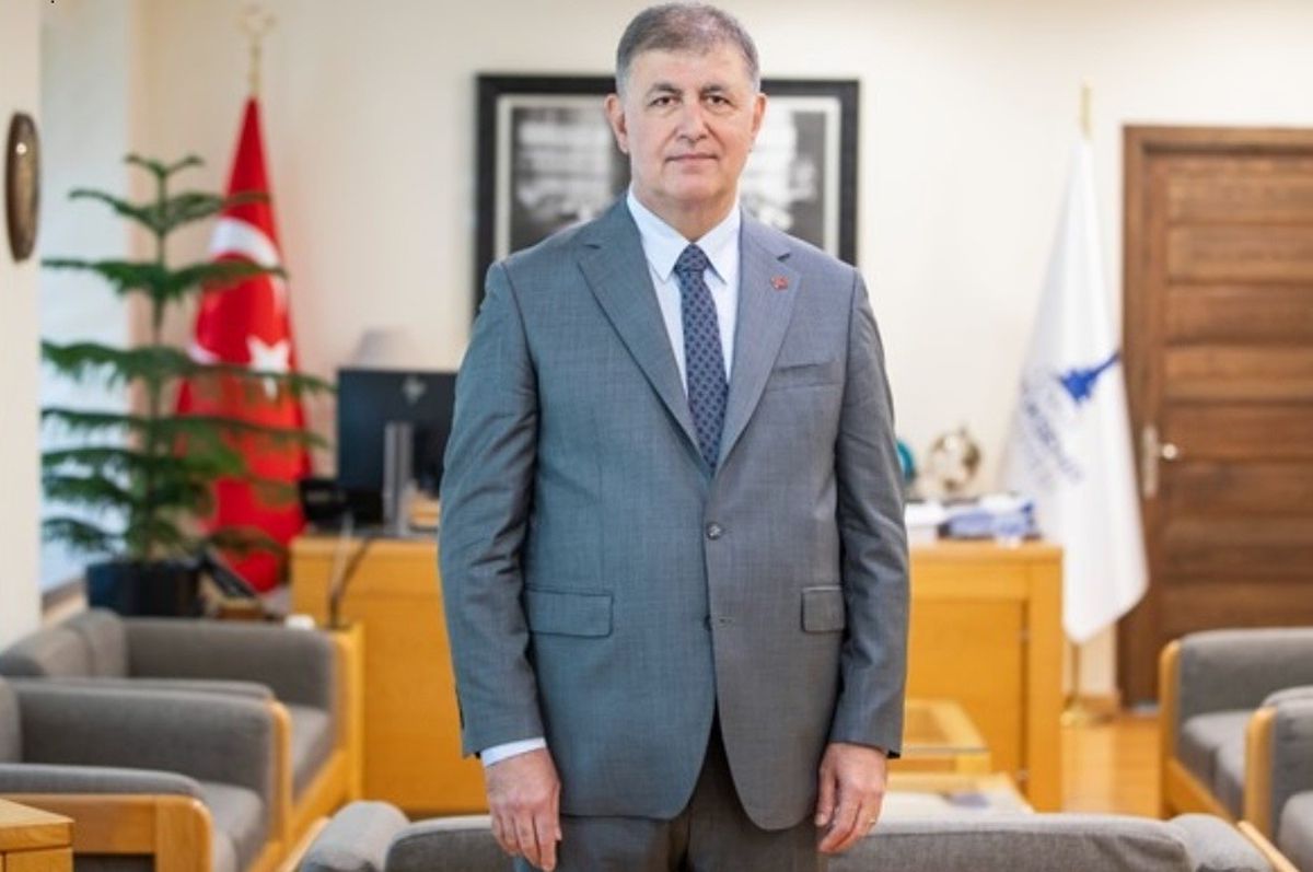 İzmir Büyükşehir Belediye Başkanı Cemil Tugay, CHP'den istifa etti
