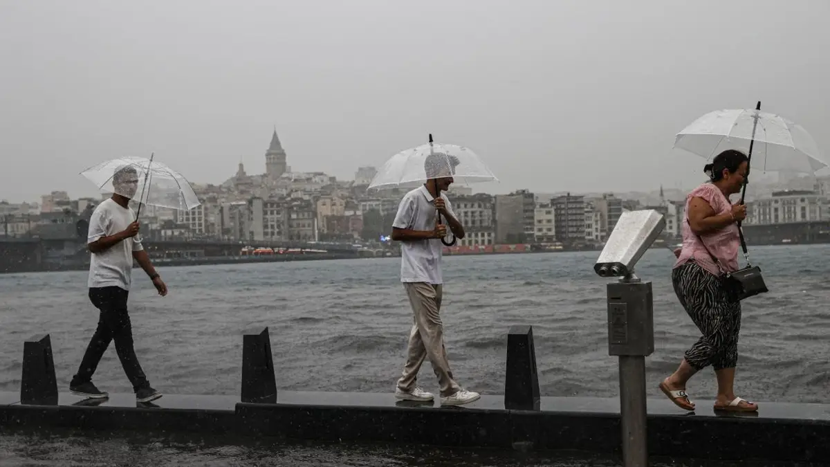 Güneşli günler geride kaldı... Meteoroloji'den İstanbul'a kırmızı alarm