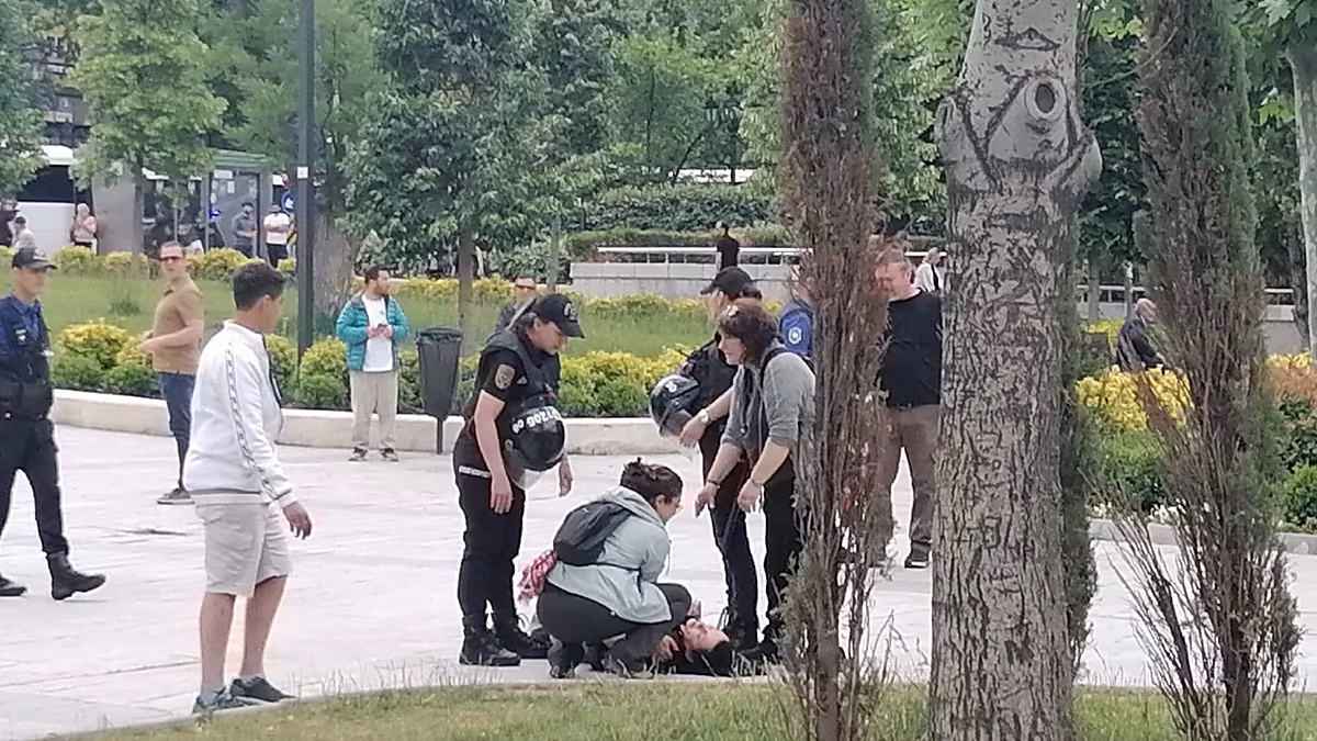 TBMM önünde açıklama yapmak isteyen öğretmenlere polis müdahalesi