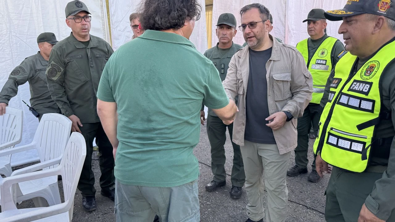 Venezuelalı bakanlardan Türk kurtarma ekibine teşekkür ziyareti