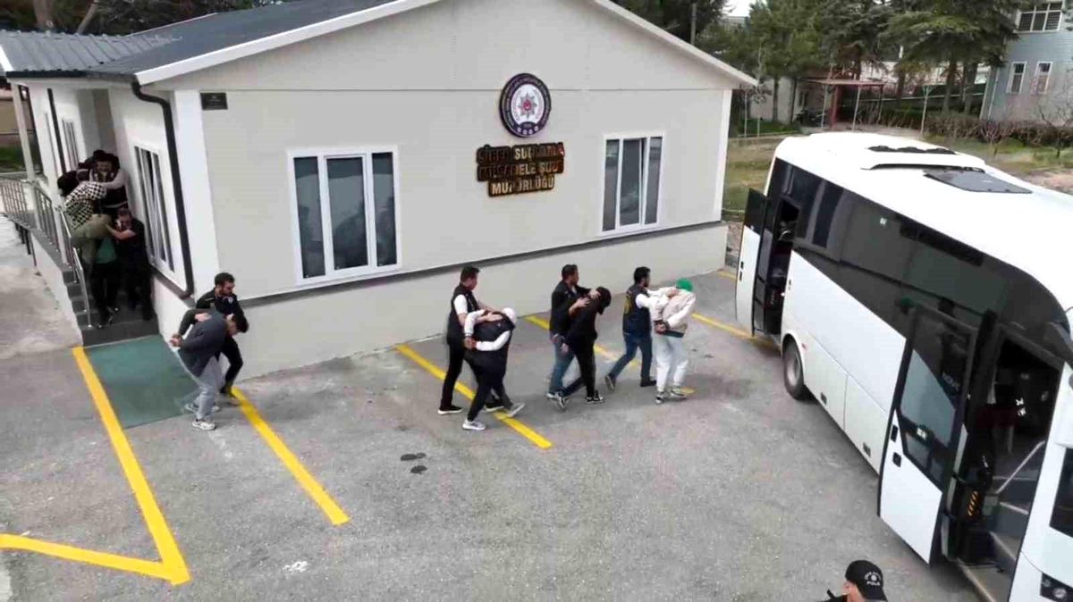 Konya merkezli yurt dışı bağlantılı 3 ilde eş zamanlı siber dolandırıcılık operasyonu: 8 şüpheli tutuklandı
