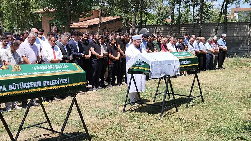 Kazada ölen anne ile kızı, son yolculuklarına uğurlandı