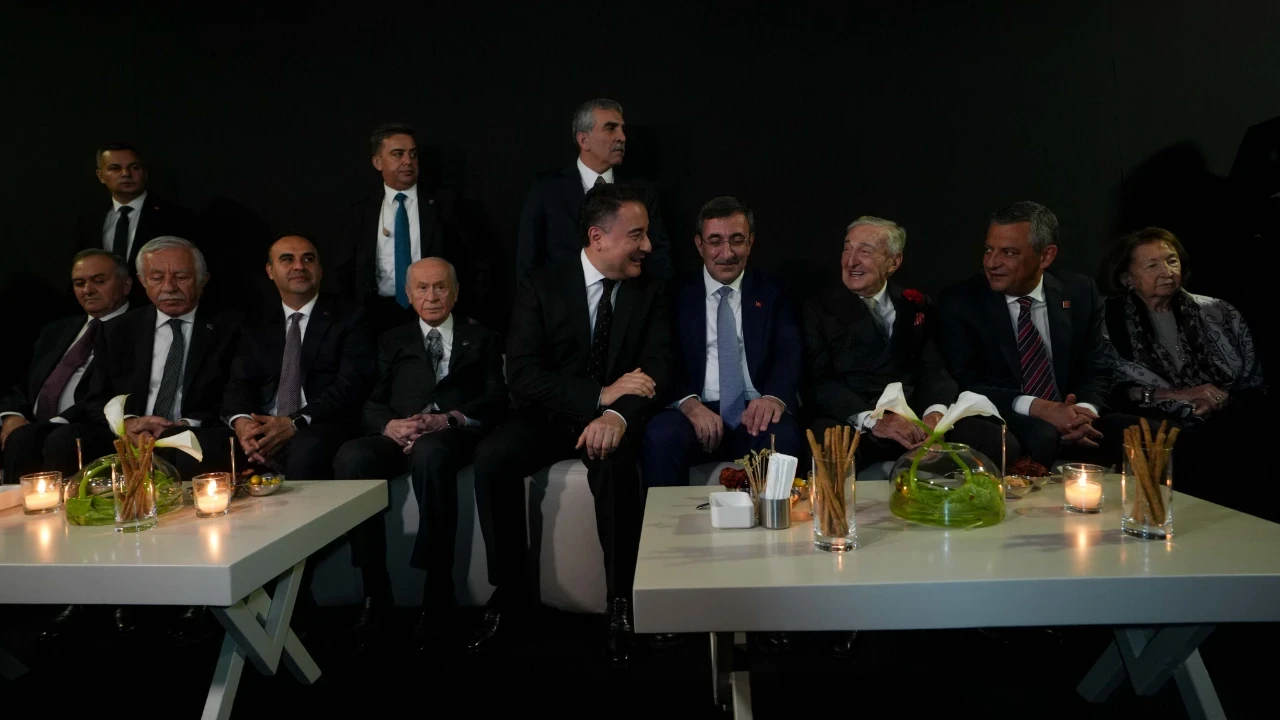 Cevdet Yılmaz, Özgür Özel ve Devlet Bahçeli Koç Holding'in kutlamasına katıldı