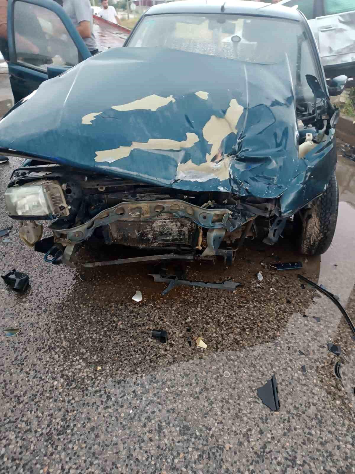 Eskişehir-Afyonkarahisar yolunda feci kaza: 2'si ağır 4 yaralı