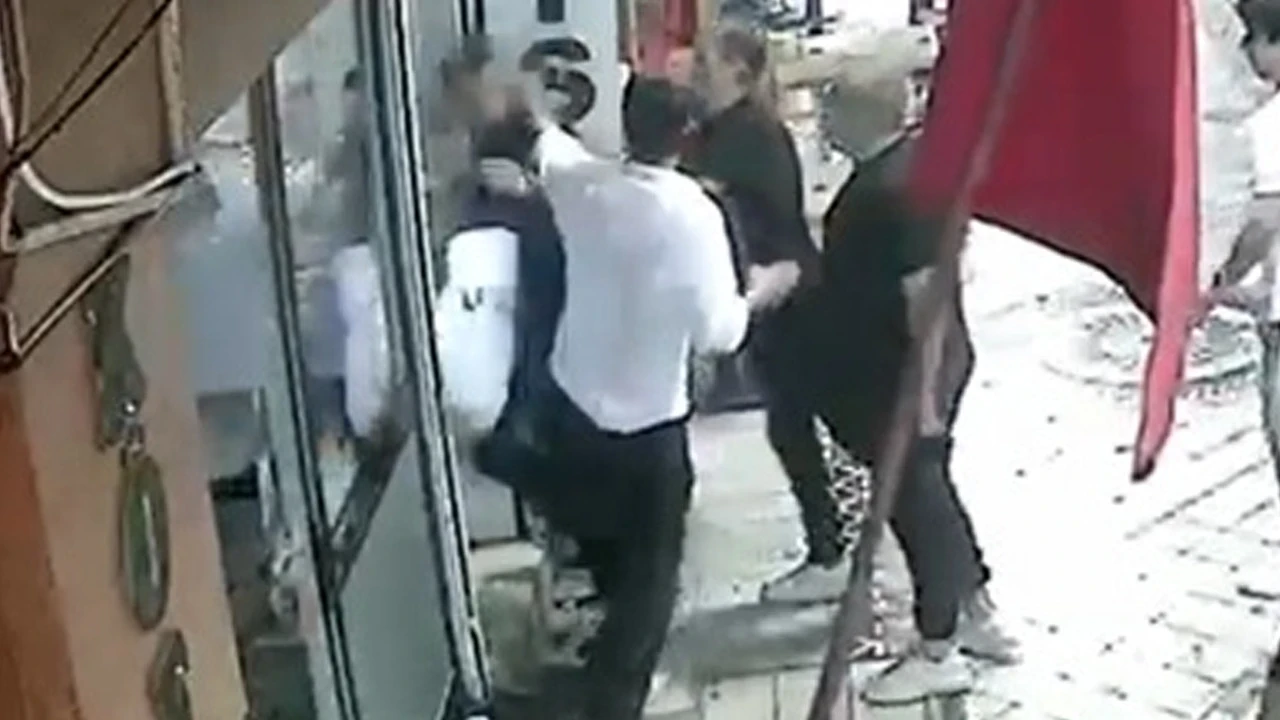 Tokat ve tekme yağmuru: Yazılım mühendisi hastaneye kaldırıldı