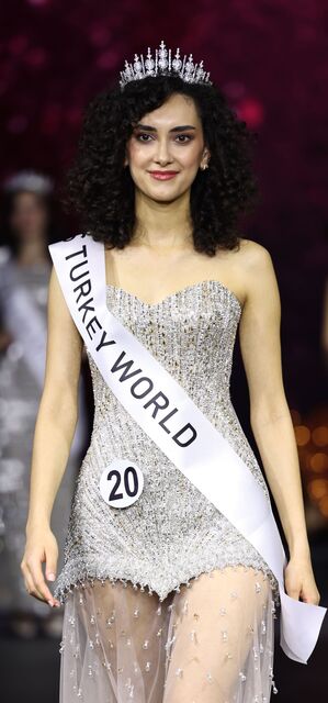 Miss Turkey güzeli Sıla Saraydemir mezun oldu