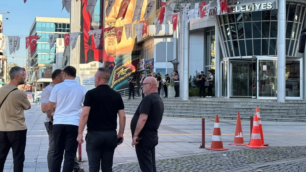 Son Dakika | İzmit Belediyesi'ne operasyon