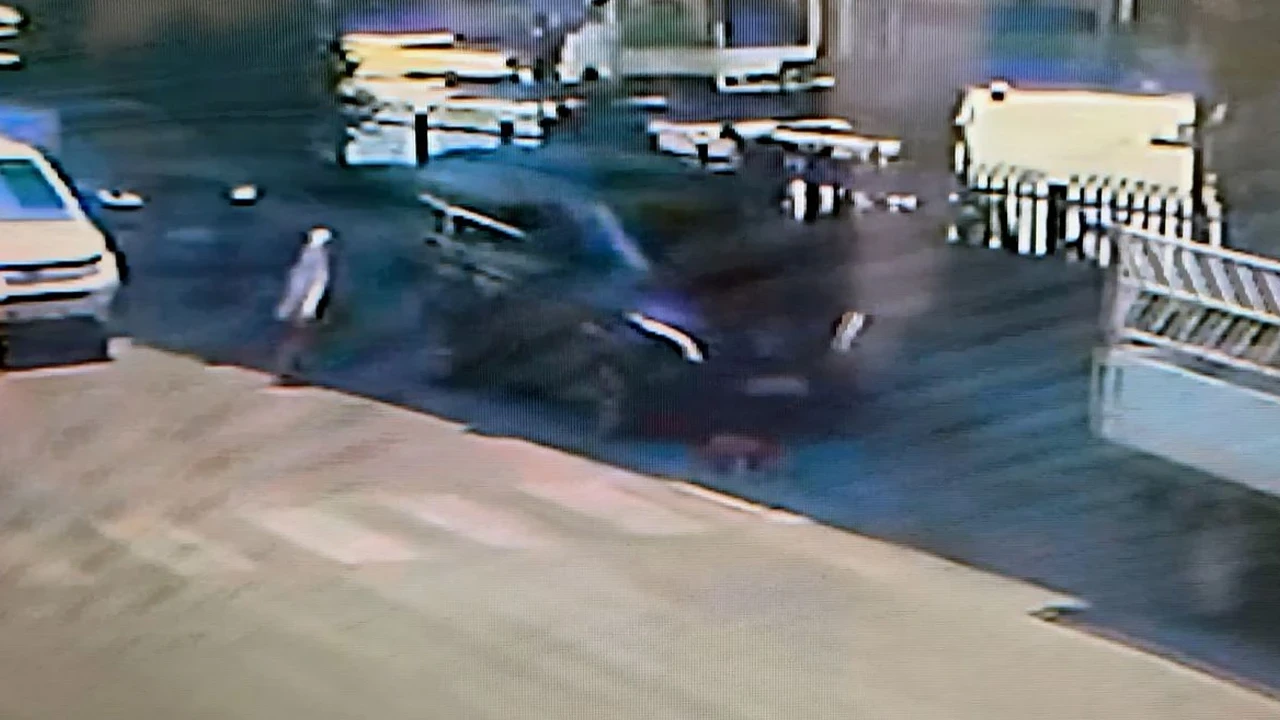 Adana’da feci kaza: Yolun karşısına geçerken iki aracın çarptığı çocuk hayatını kaybetti