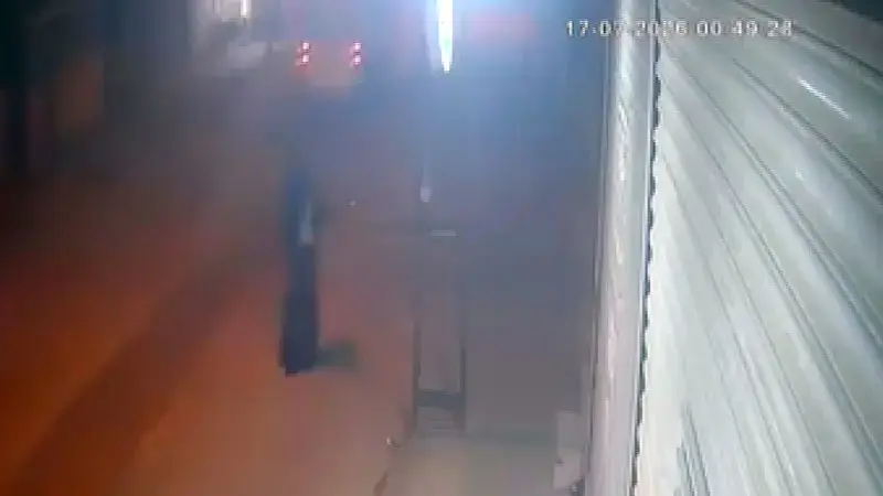 Adana'da kimliğini gizlemek için kara çarşaf giyip, iş yerine kurşun yağdırdı