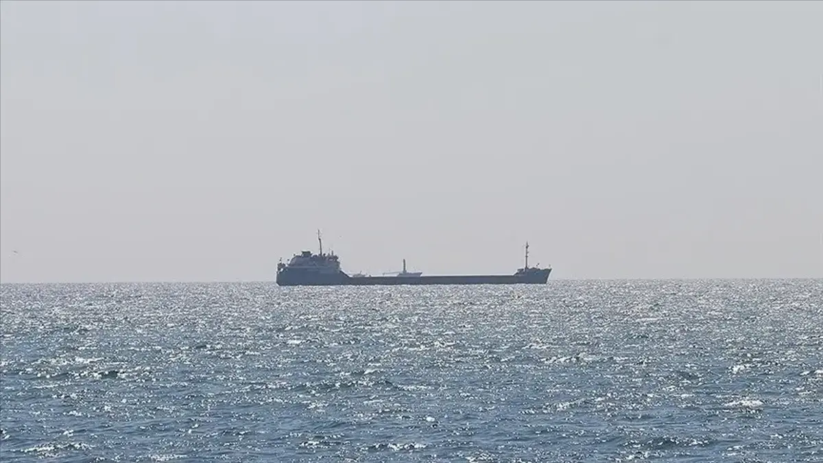 Karadeniz'de ticari gemi trafiği durdu! Rusya-Ukrayna gerilimi limanları etkiledi