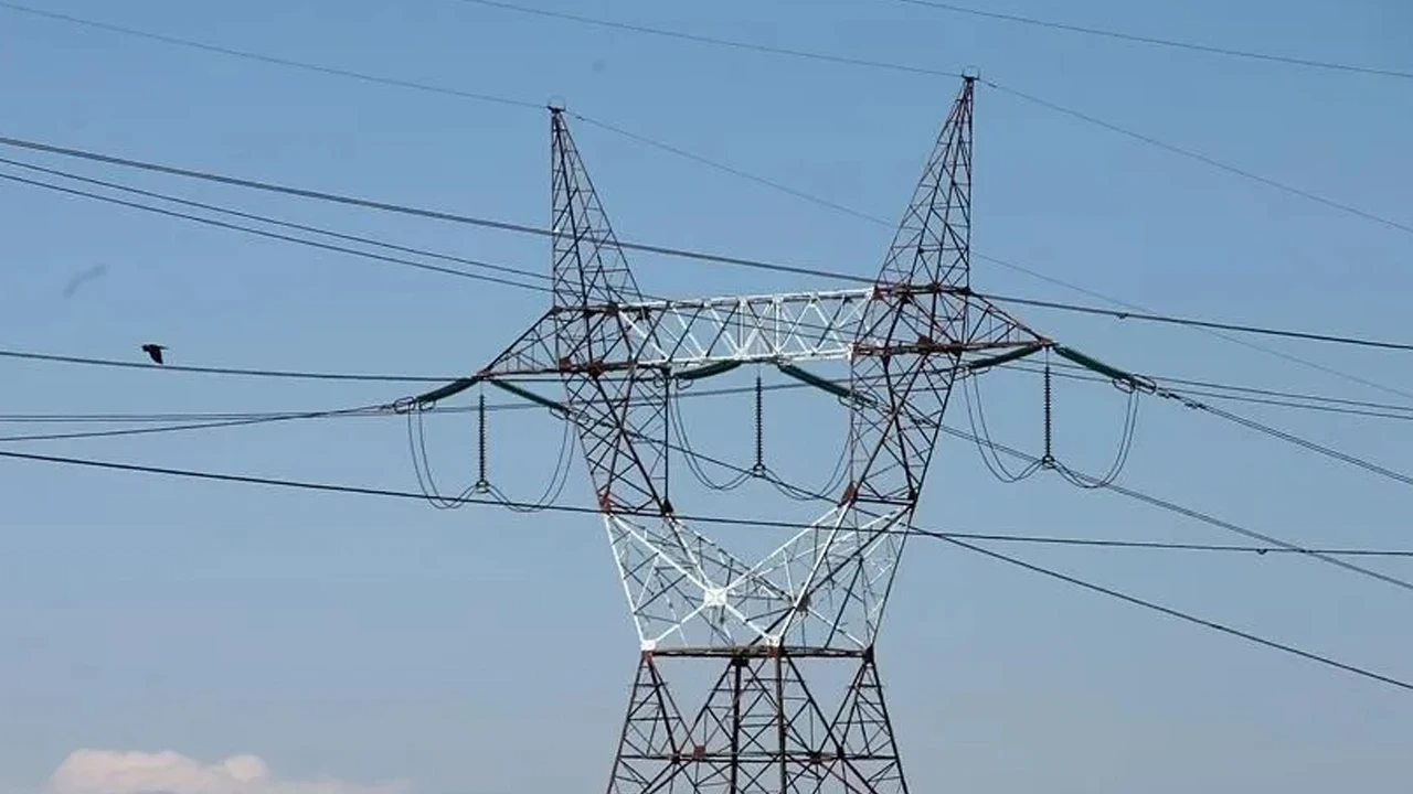 Elektrikte fiyat aralığı açıldı, işlem hacmi geriledi