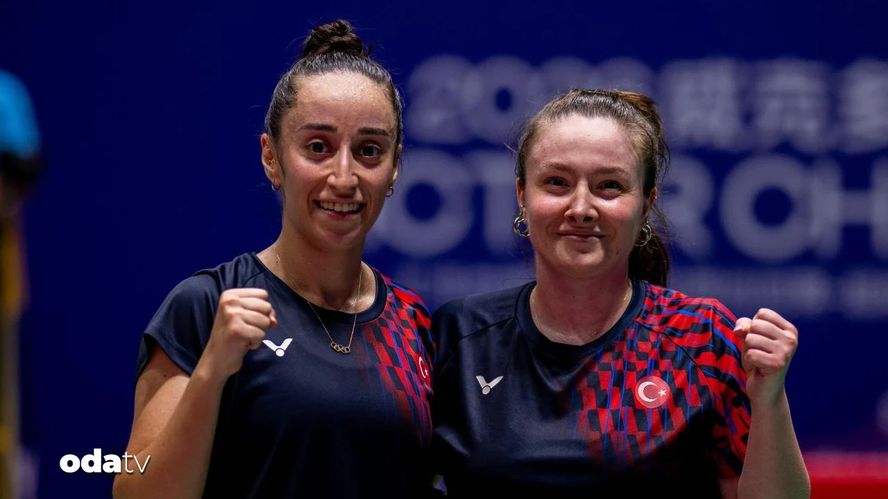 Milli badmintoncular Çin'de son 16'ya kaldı