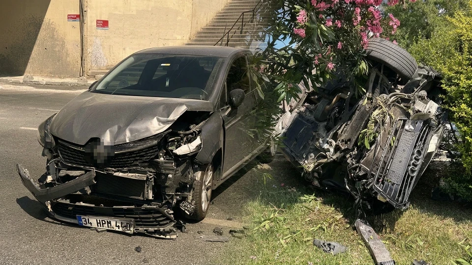 İstanbul'da sarı ışıkta gaza basınca ortalık savaş alanına döndü! Kazadan sonra olay yerine gelen babanın sözleri ise yürek burktu