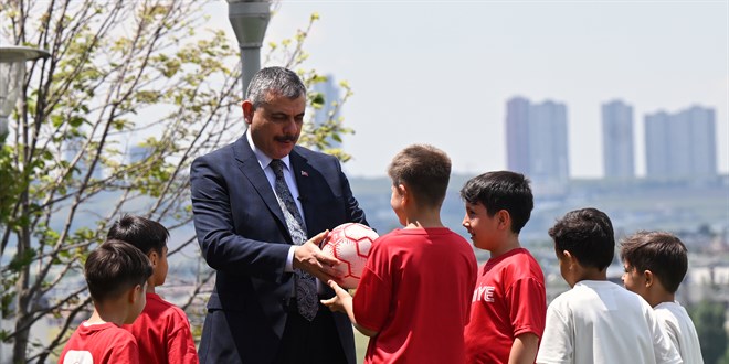 Bakan Çiftçi, Bizim Çocuklar için kamera karşısına geçti