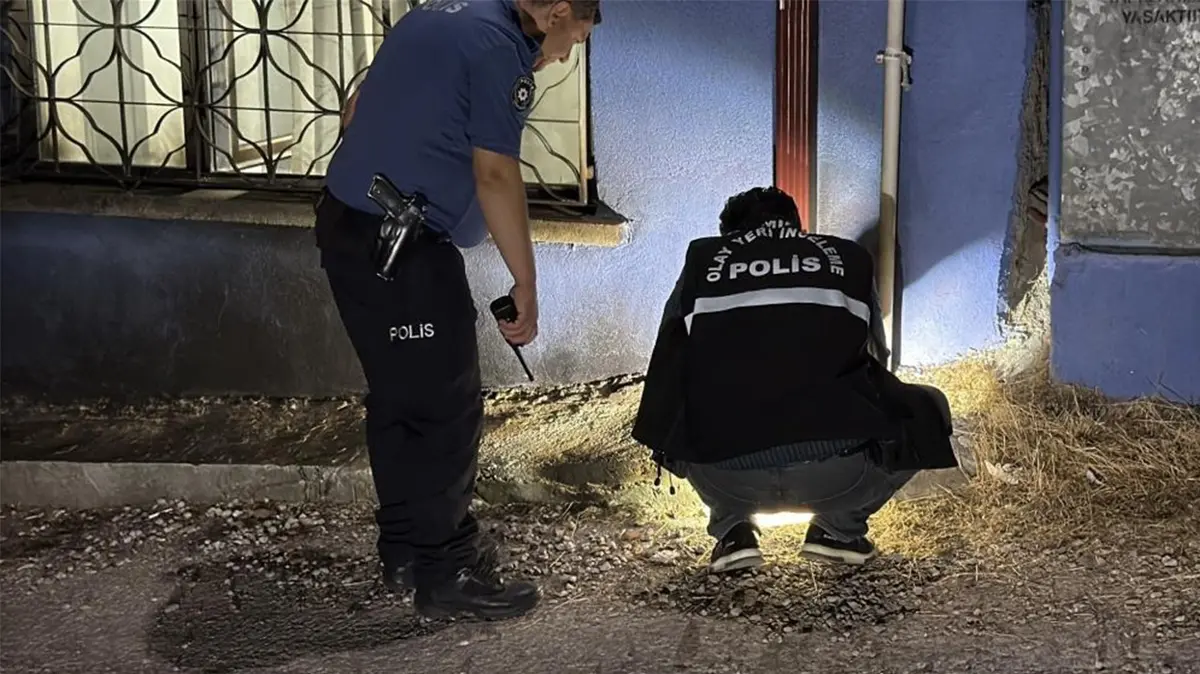 Eskişehir'de kar maskeli şahıs korkusu! Evi ateşe verip kaçtı