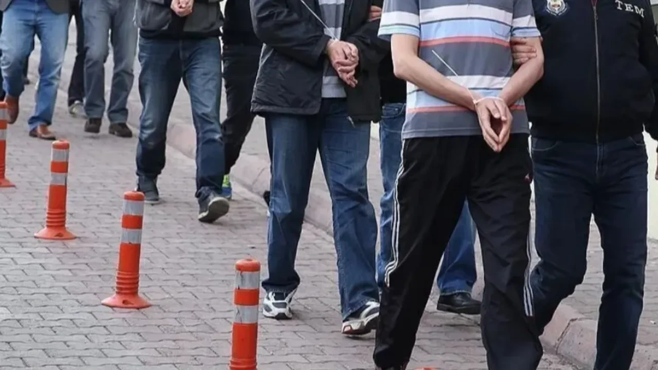 81 ilde dev FETÖ operasyonu: 704 şüphelinin 170'i aktif kamu personeli olduğu ortaya çıktı!