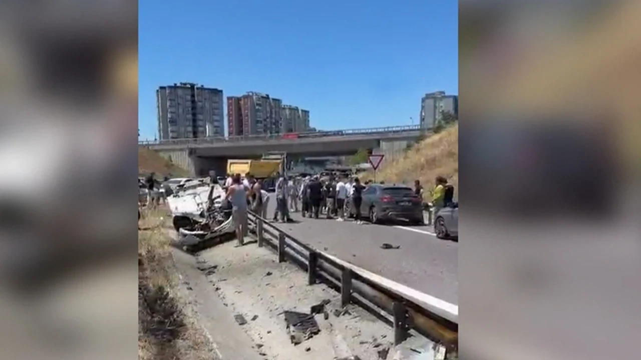 Görenler gözlerine inanamadı: Başakşehir’de cadde savaş alanına döndü