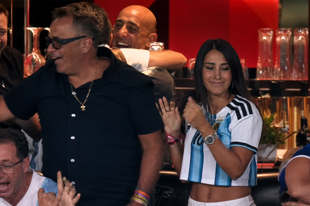 Messi'nin eşi tribünde gözyaşlarına boğuldu! Arjantin'in geç golü sonrası büyük duygusal patlama
