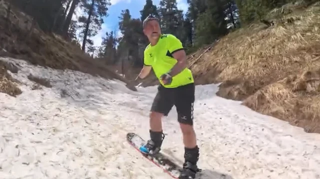 Kars'ta mevsimler bir araya geldi: Sarıkamış'ta haziranda snowboard yaptı