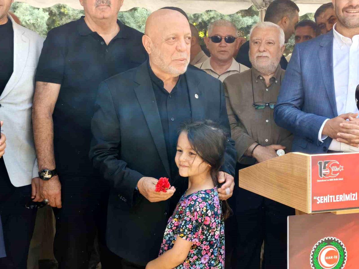 HAK-İŞ'ten 15 Temmuz Şehitliği'ne anlamlı ziyaret