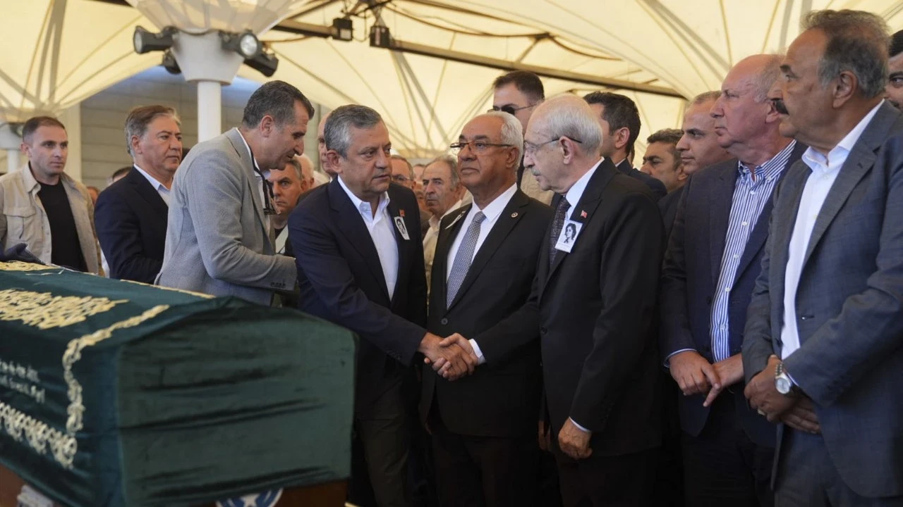 Aslı Baykal'dan bomba gönderme! Kılıçdaroğlu ve Özel en önde saf tutmuştu