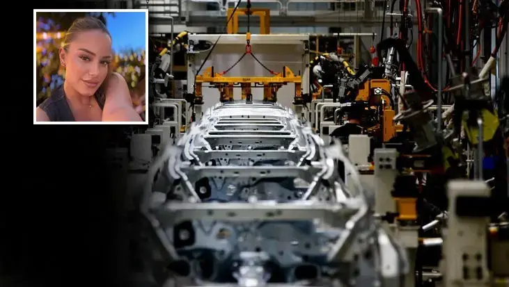 Otomotiv fabrikasında feci kaza! Banttan indirilen otomobil işçilerin arasına daldı: 1'i ağır, 3 yaralı