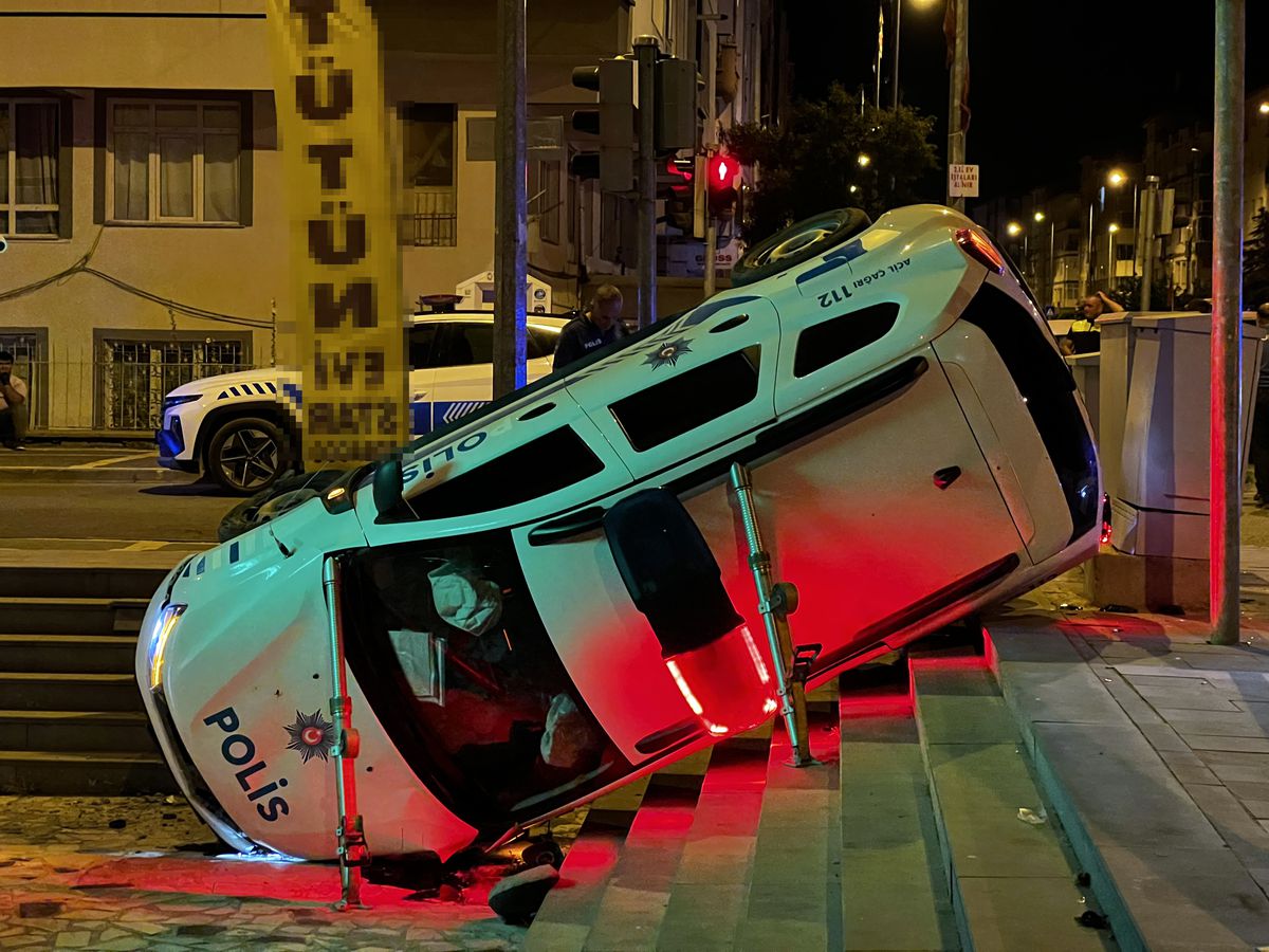 Kayseri'de otomobil ile çarpışan polis aracı devrildi: 3 yaralı