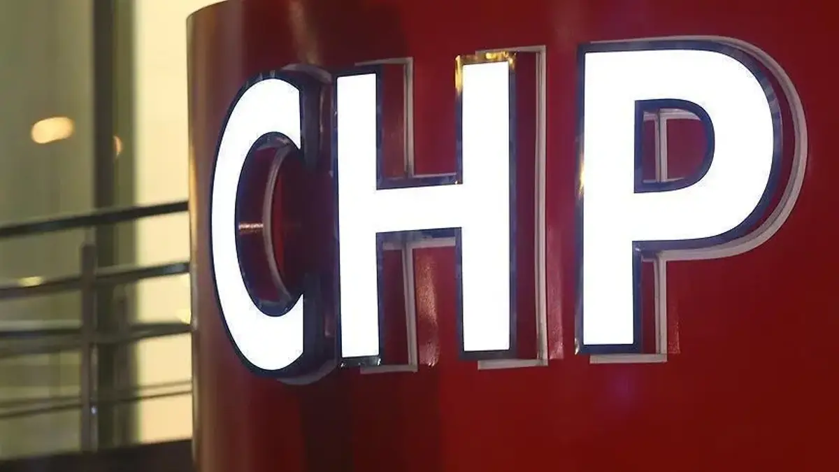 CHP'de tansiyon yüksek! "Özel'in önünde iki seçenek var"