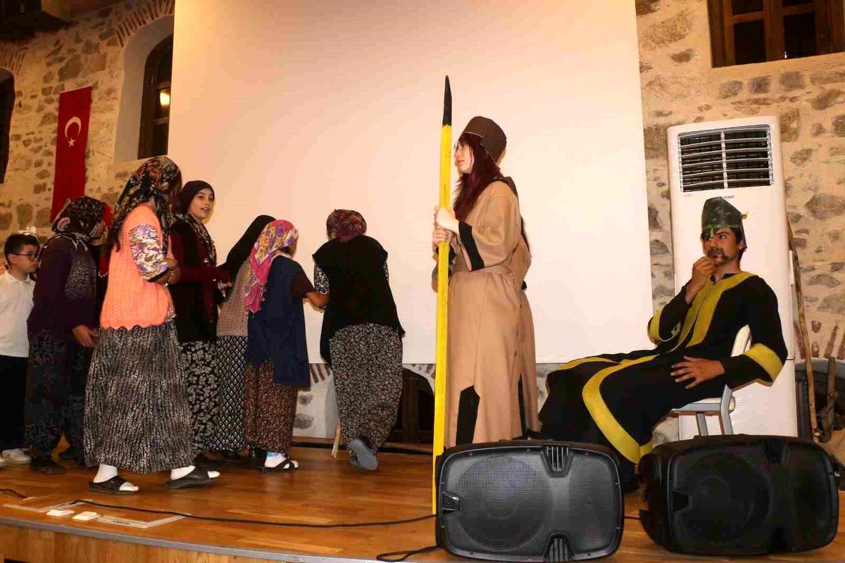 Nasrettin Hoca'nın memleketinde "Timur'un Filleri" sahnelendi